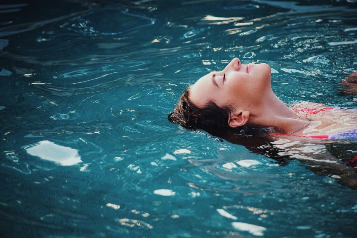 Wet hair after a swim, where pool chlorine oxidises pigment and raises porosity